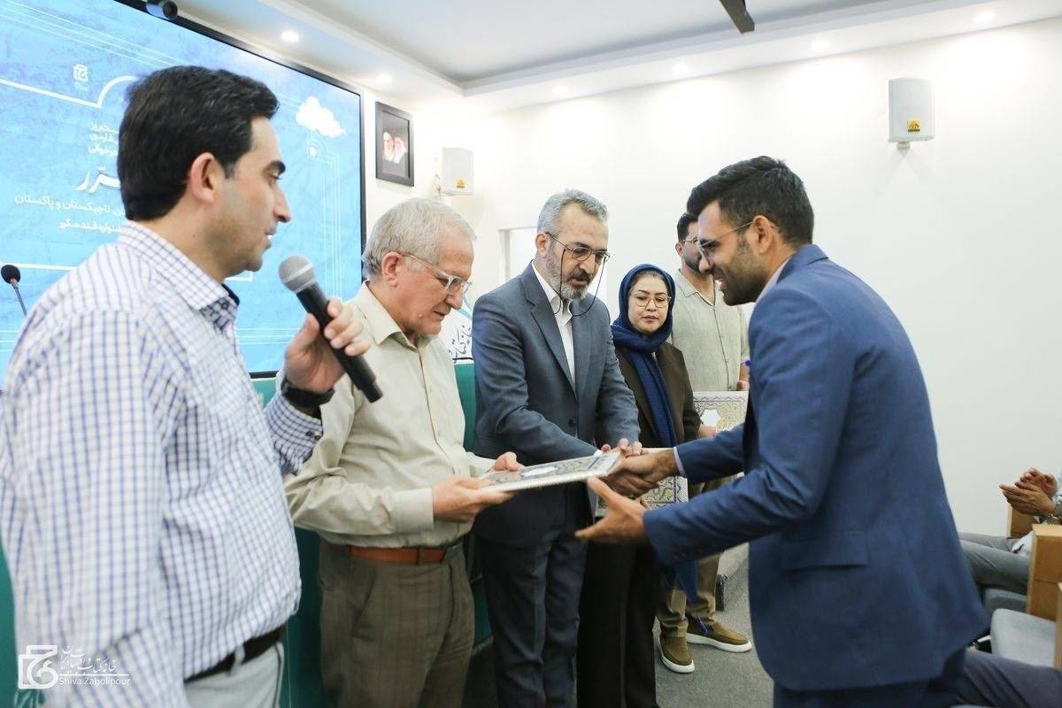 شاعر باخرزی، برگزیده جشنواره «قند مکرر» شد