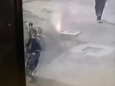 لحظه سرقت موبایل یک پاکبان در مشهد