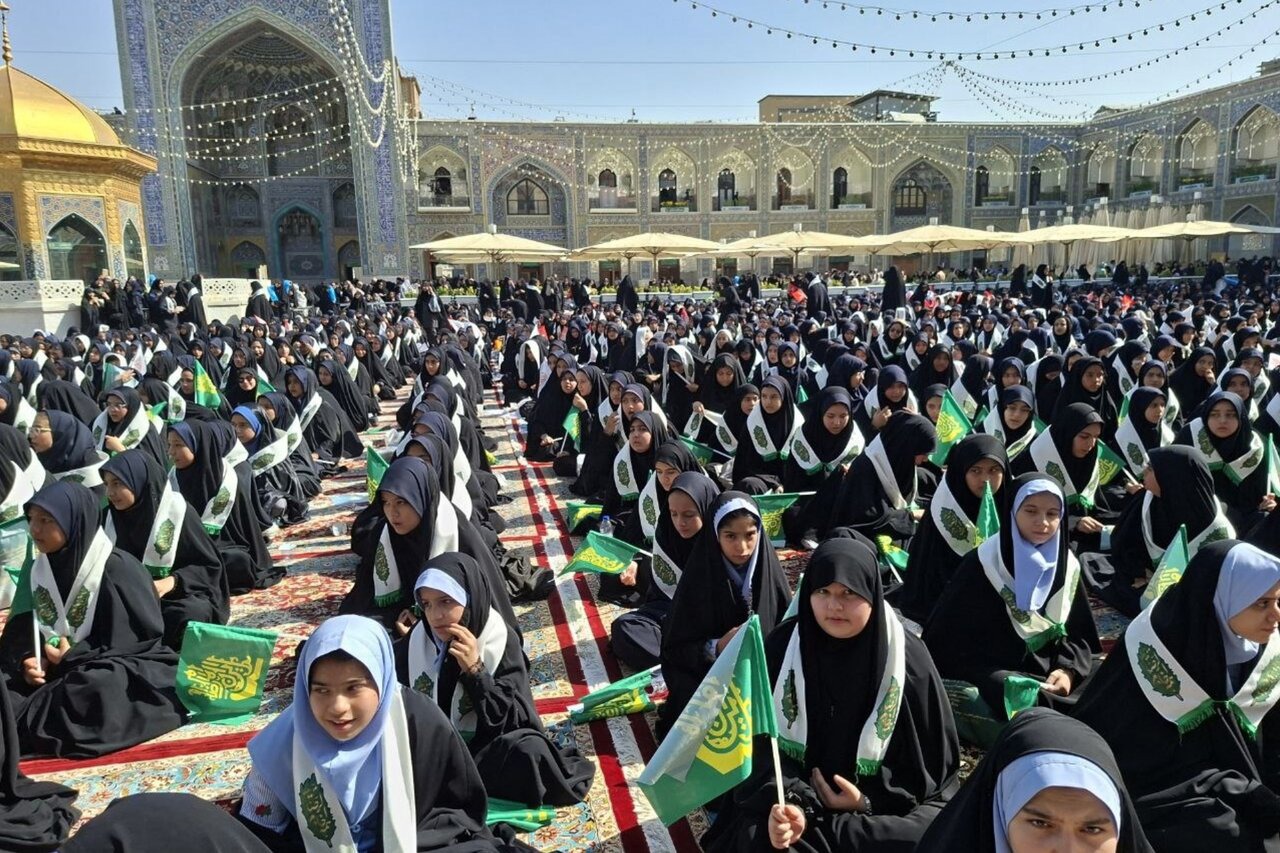 قرائت پیام مقام معظم رهبری به مناسبت سال تحصیلی در حرم رضوی