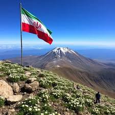 بزرگترین پرچم غرب کشور در صالح‌آباد مهران به اهتزاز درآمد