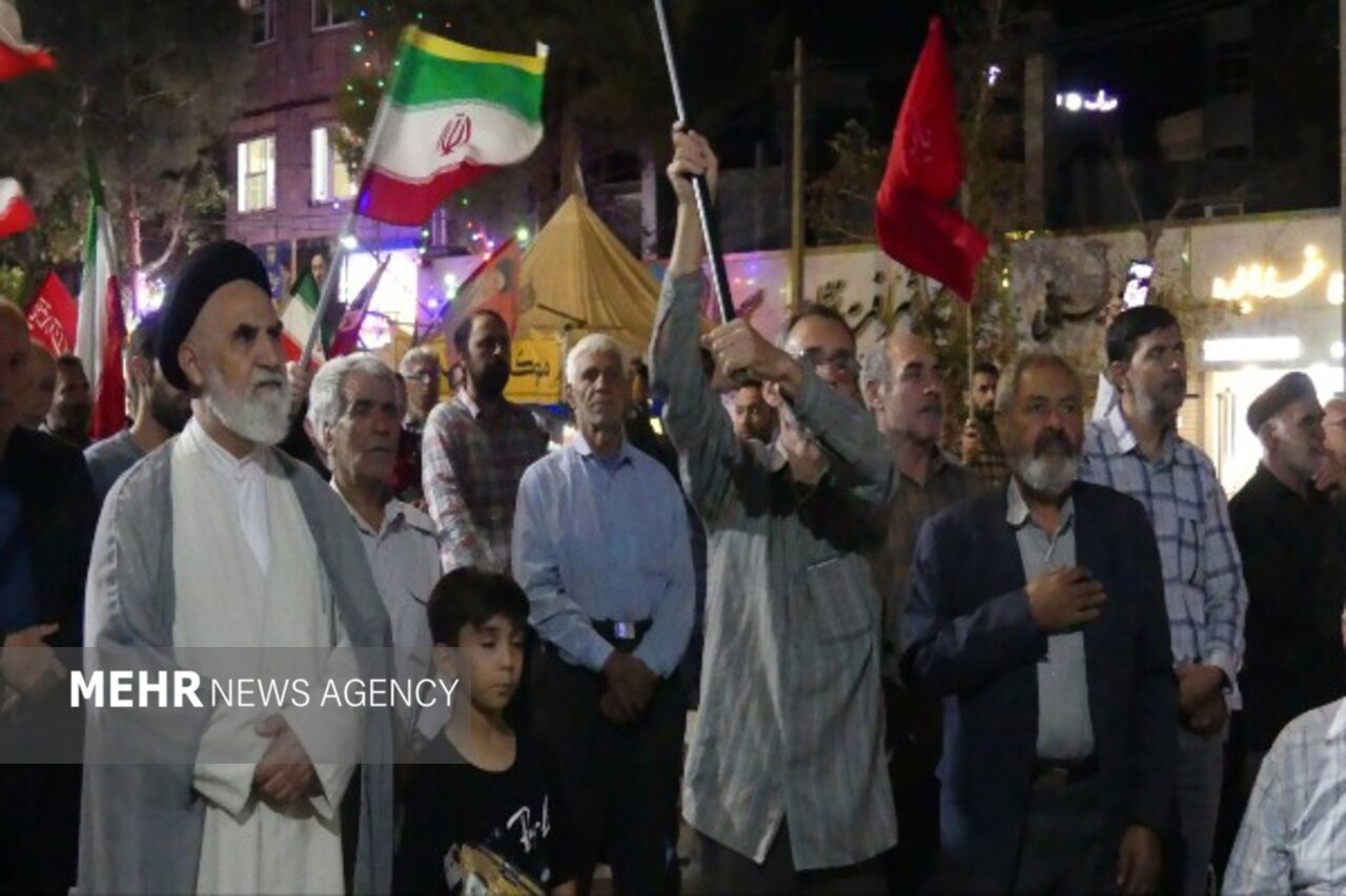 دویست و نهمین شب مقاومت در میدان امام خمینی (ره) اسفراین برگزار شد