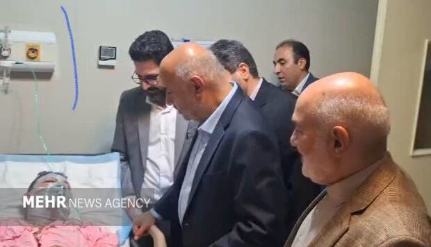 وزیر تعاون از کارگران آسیب دیده پالایشگاه آبادان عیادت کرد