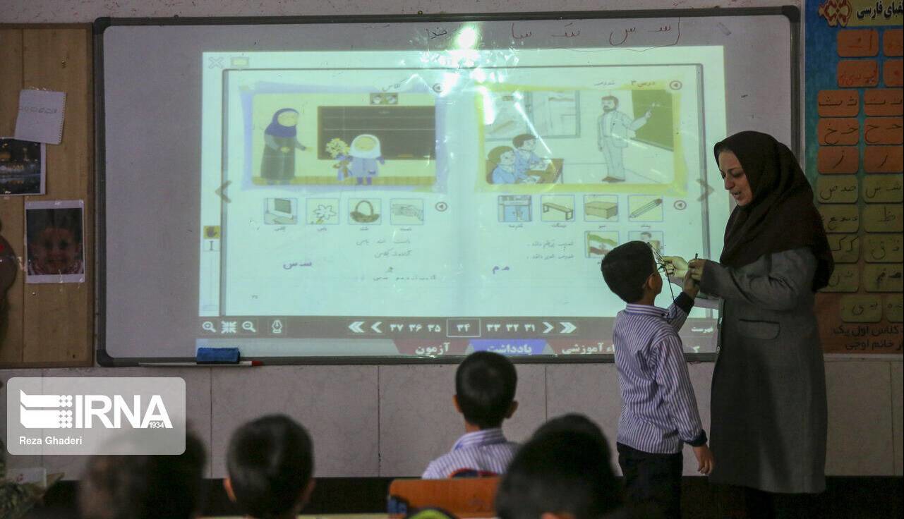 ۱۰۰ دستگاه پنل هوشمند برای مدارس اردبیل خریداری شد