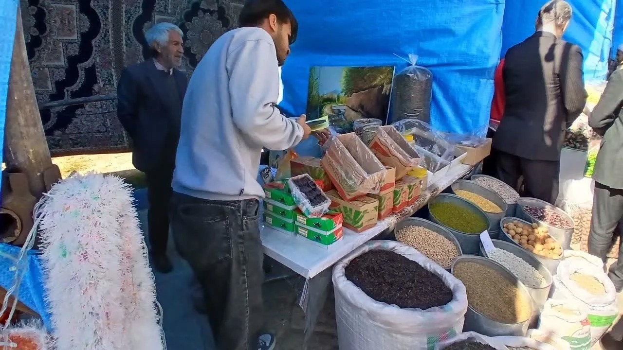 برپایی بازارچه و نمایشگاه صنایع‌دستی، سوغات و مشاغل خانگی در شهر شوقان خراسان شمالی