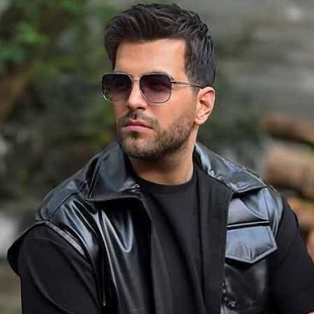 آهنگ عاشقانه «دوست دارم بی دلیل» از آصف آریا