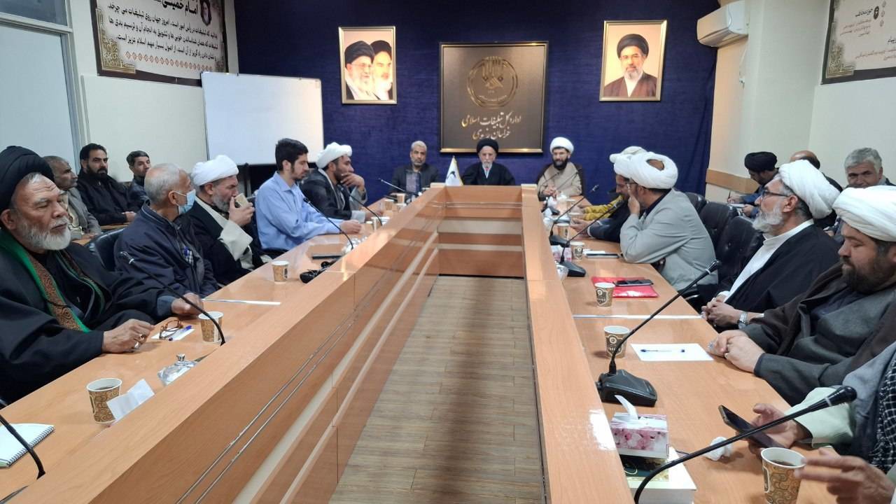 برگزاری نشست‌های آموزشی و توجیهی دبیران اعتکاف ۳۰۰ مسجد مشهد