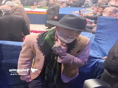 حضور کهنه‌سرباز آمریکایی بر سر مزار رهبر شهید